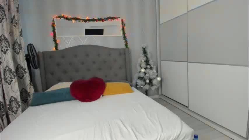 Adelle - dildoplay cam model, 36 years old from Heaven