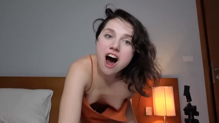 stellawells (@stellawells) - Chaturbate model profile photo from in your room